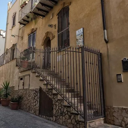 Le Pettegole * אגריג'נטו